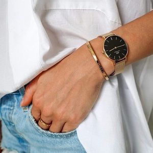 Never worn Daniel Wellington Gold Bracelt